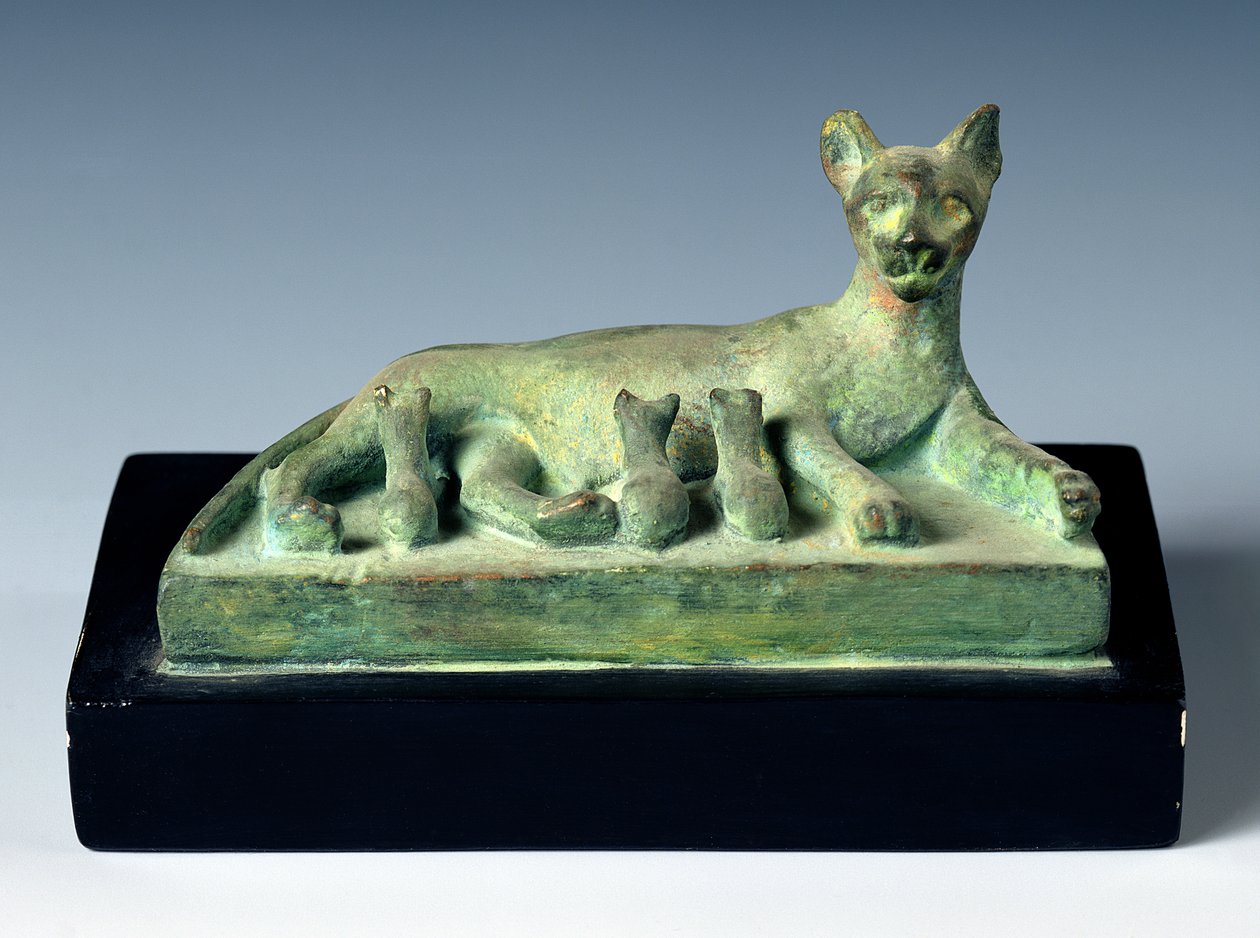 Macska a cicákkal (bronz) alkotó: Egyptian