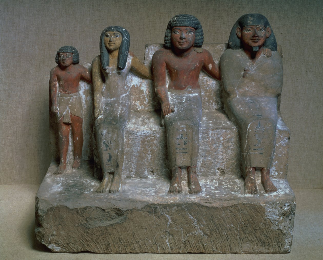 Családi csoport szobra (pigment krétán) alkotó: Egyptian
