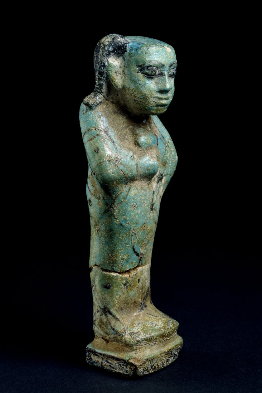 Gyermek szobrocska lepel fajanszban alkotó: Egyptian 12th Dynasty