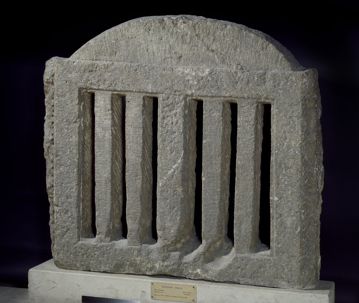 Mészkő rács egy ablakra mészkő alkotó: Egyptian 18th Dynasty