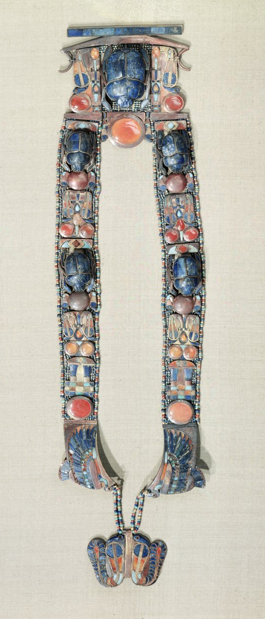 A királyok medál egy csónak alakú, az istenek feltámadásának szimbólumát ábrázoló csónak, Tutanhamon sírjából, Kr.e. 1370-52 körüli Újbirodalom arany és féldrágakövek. alkotó: Egyptian 18th Dynasty