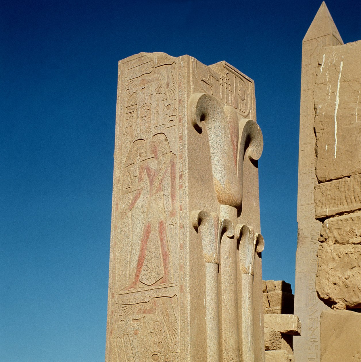 Stilizált papirusznövényekkel díszített oszlop, Amun Nagy Templomának komplexumából, Új Királyságból (lásd még: 59219) alkotó: Egyptian 18th Dynasty