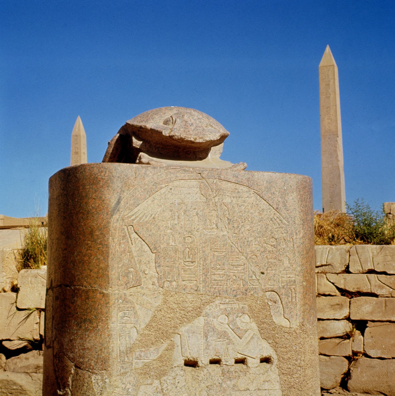 Szent szkarabeusz szobor Amun templomában, III. Amenhotep állította és Atum-Kheperre napistennek szentelte, Új Királyság alkotó: Egyptian 18th Dynasty