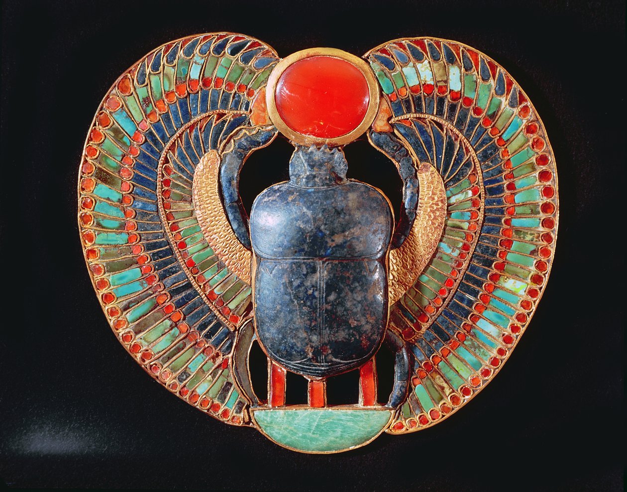 Szkarabeusz, Tutanhamon sírjából, a thébai Királyok völgyében, ie 1361-52 körül, Újbirodalom (arany, lapis lazuli, borostyán és mások) alkotó: Egyptian 18th Dynasty
