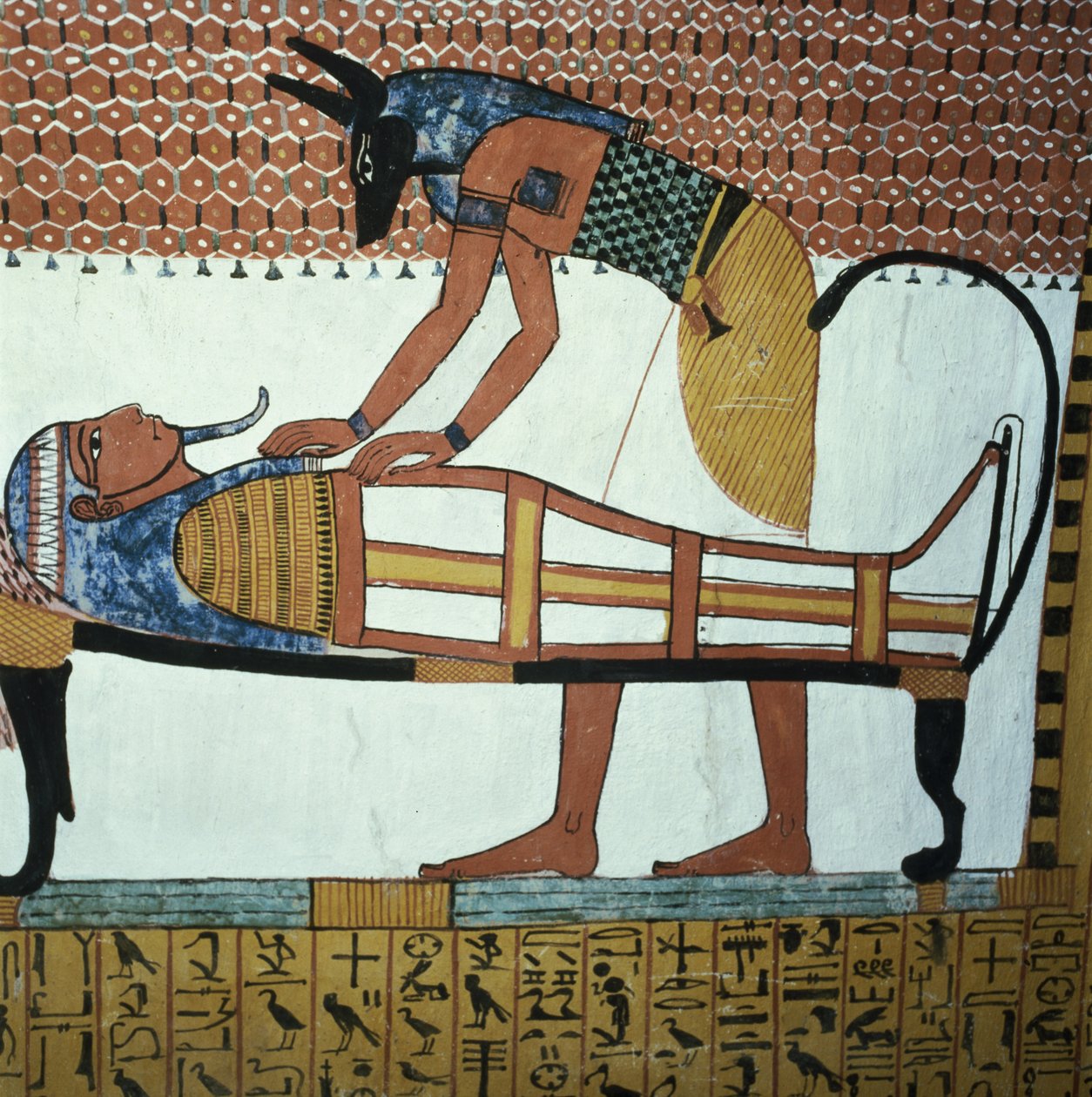 Anubisz és egy múmia, Sennedjem sírjából, The Workers Village, New Kingdom (falfestmény) (lásd még: 141757) alkotó: Egyptian 19th Dynasty