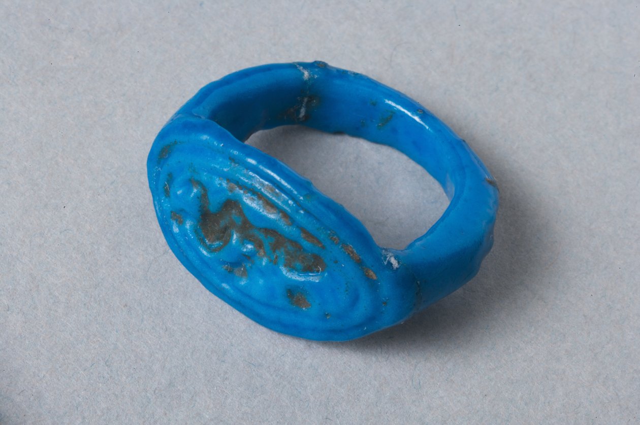 Táncoló Bes figurát ábrázoló gyűrű, Új Királyság (fajansz) alkotó: Egyptian 1st Dynasty