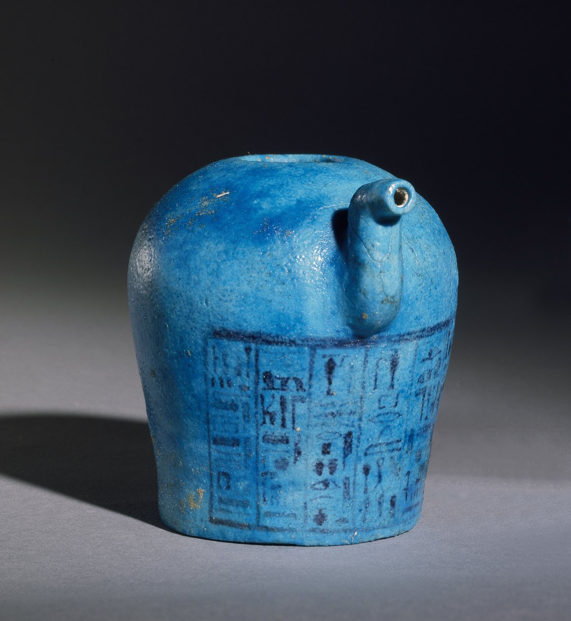 Libation edény Amun, Amenemope és Shawabti papja számára a 148. sírból, Théba, Új Királyság, Kr.e. 1193-1080 mázas fajansz cserépedény 110408 részlet alkotó: Egyptian 20th Dynasty