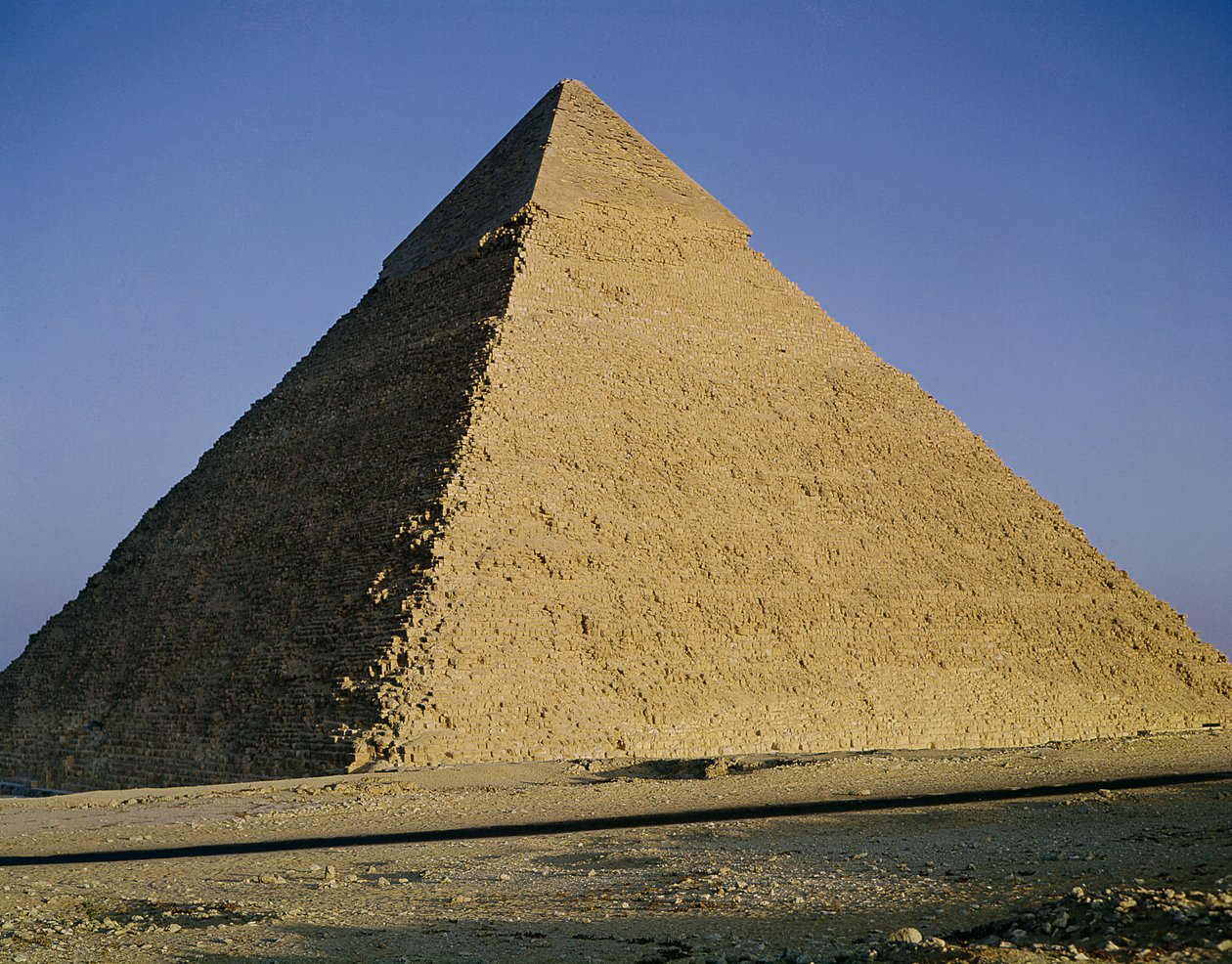 Khafre piramis (i.e. 2520-2494) Kr.e. 2589-30 alkotó: Egyptian 4th Dynasty