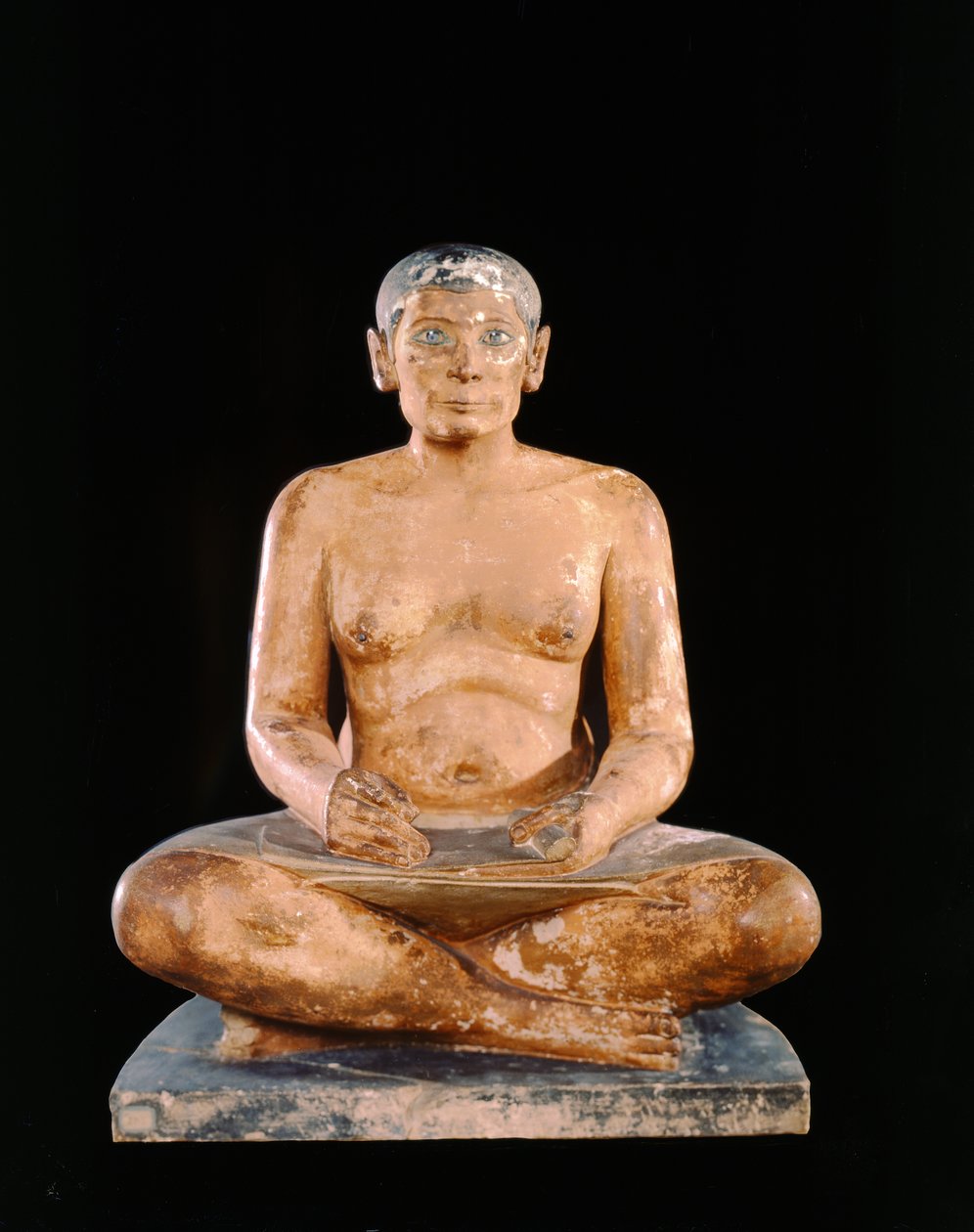 Guggoló Írnok-szobor, Szakkarából, Óbirodalomból (mészkő, alabástrom és hegyikristály) (lásd még: 391129) alkotó: Egyptian 5th Dynasty