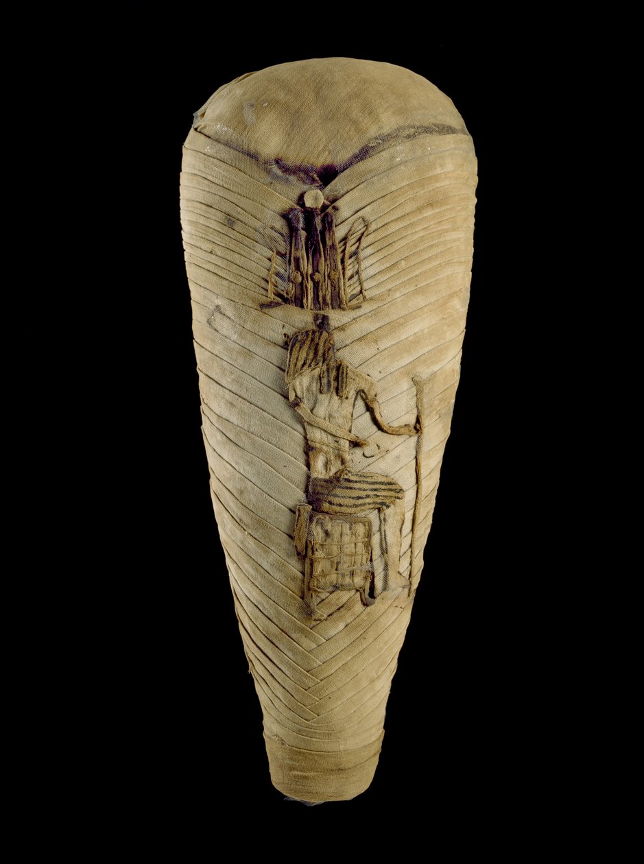 Vászonkötésbe burkolt mumifikálódott íbisz állatmaradványok, vászon alkotó: Egyptian Ptolemaic Period