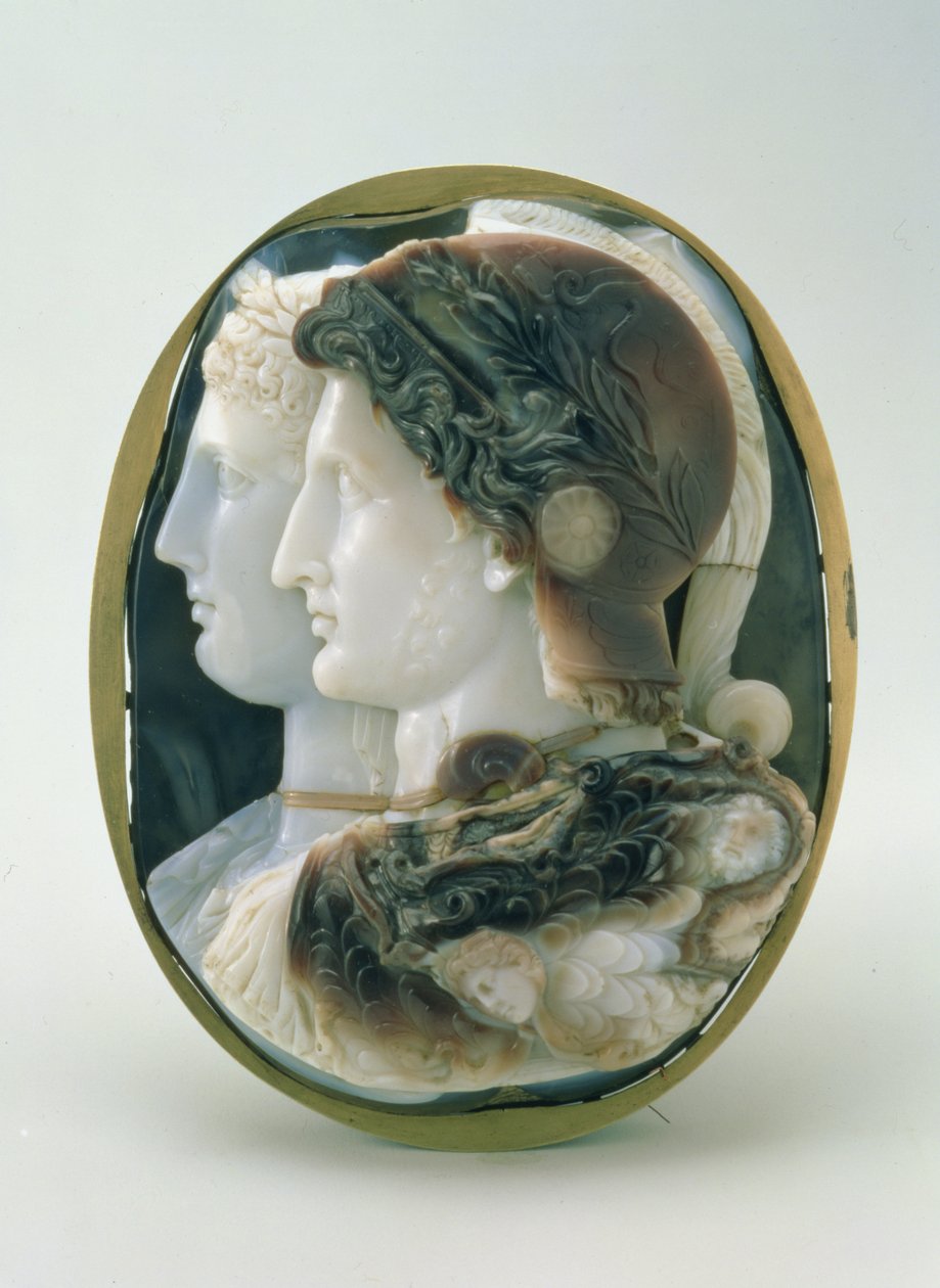 A Gonzaga Cameo II. Ptolemaiosz Philadelphust (Kr. e. 285-246) és feleségét, Arsinoét a görög panteon isteneiként ábrázolja, Alexandriában készült, ie 3. században (szardonyx) alkotó: Egyptian Ptolemaic Period