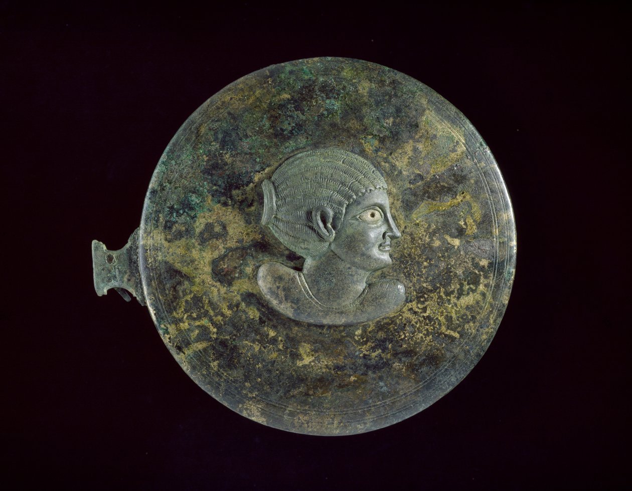 Öntött bronz tükörborítás hellenisztikus női domborművel, Kr. e. 100 - Kr. u. 100 (öntött bronz, metszett díszítéssel). alkotó: Egyptian