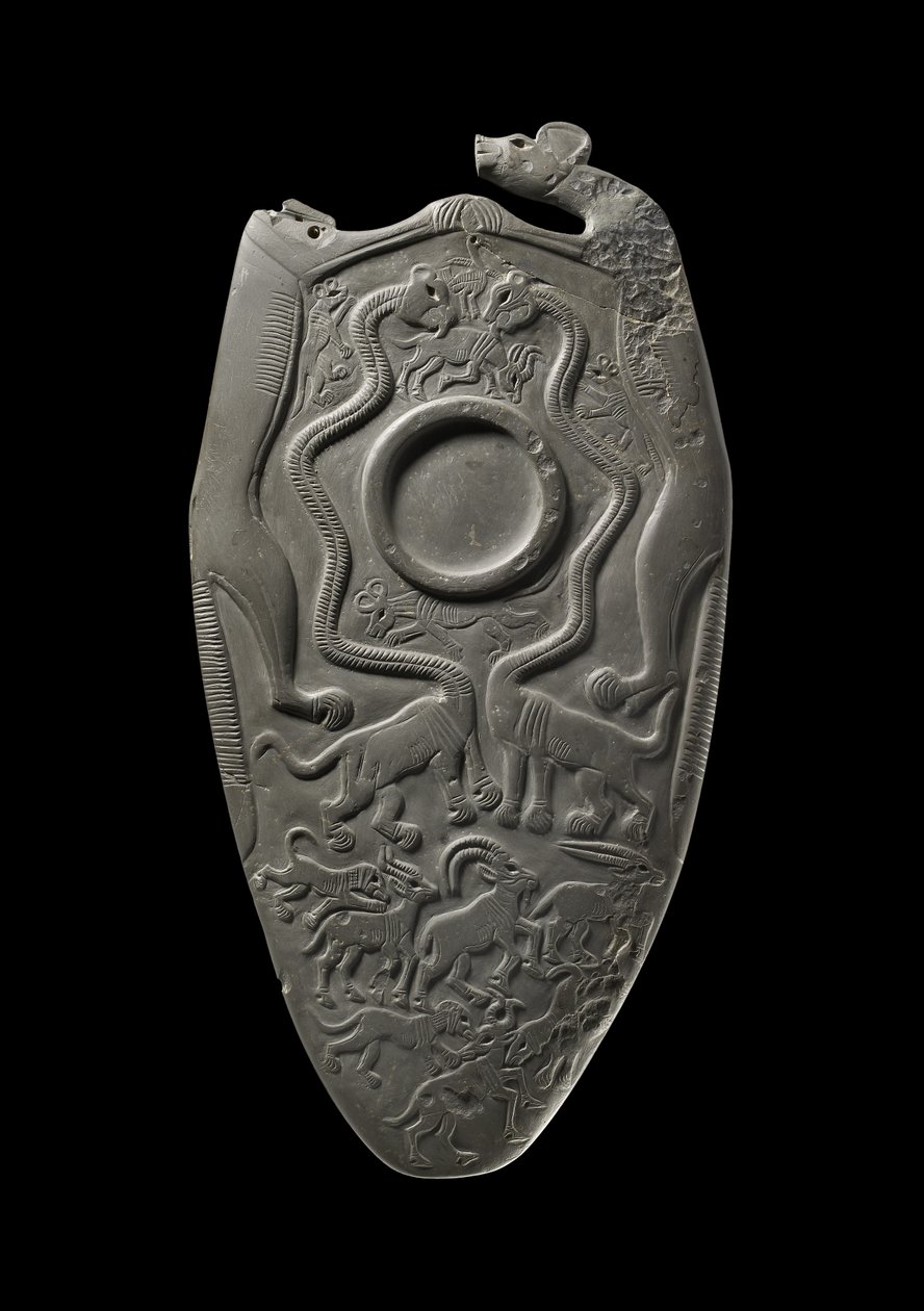 Ünnepélyes paletta szemfesték köszörülésére szolgáló tartállyal, faragott állatokkal körülvéve, a fő lelőhelyről, Hierakonpolis, Egyiptom, Kr.e. 3000 körül (pala) alkotó: Egyptian