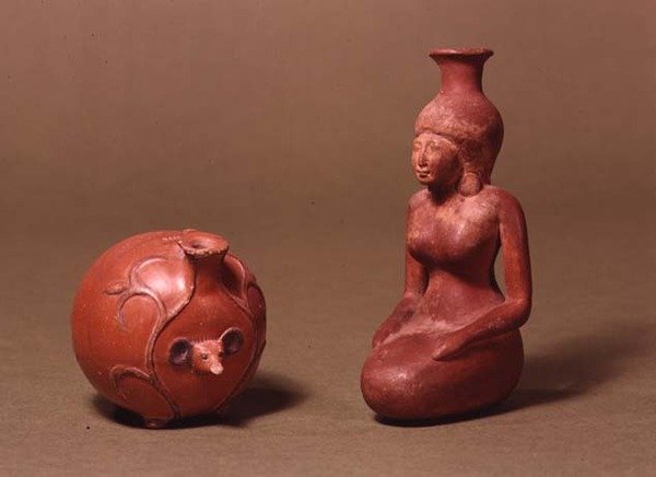 Lány és sündisznó formájú edények (kerámia) alkotó: Egyptian
