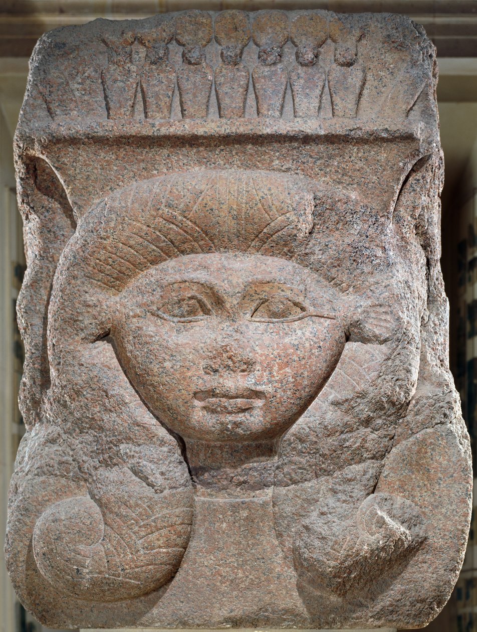 II. Osorkon (i.e. 883-855) által bitorolt főváros Hathor fejével Bubastisból, Középbirodalomból (gránit) alkotó: Egyptian 12th Dynasty