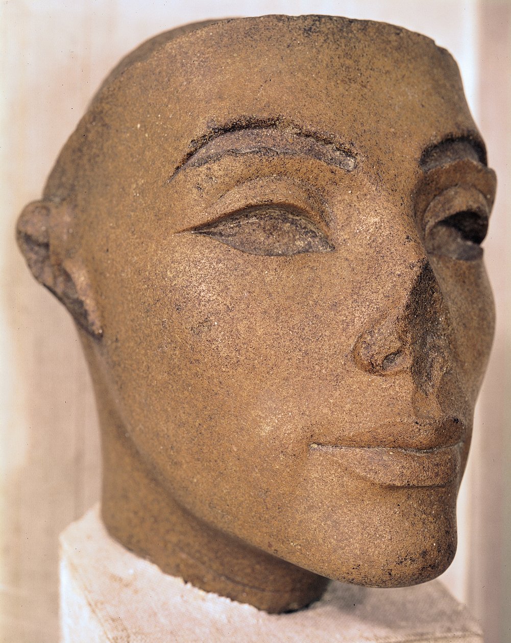 Királyi fej, valószínűleg Nefertitiből, Memphisből, Új Királyságból (kvarcit) (lásd még: 226534) alkotó: Egyptian 18th Dynasty