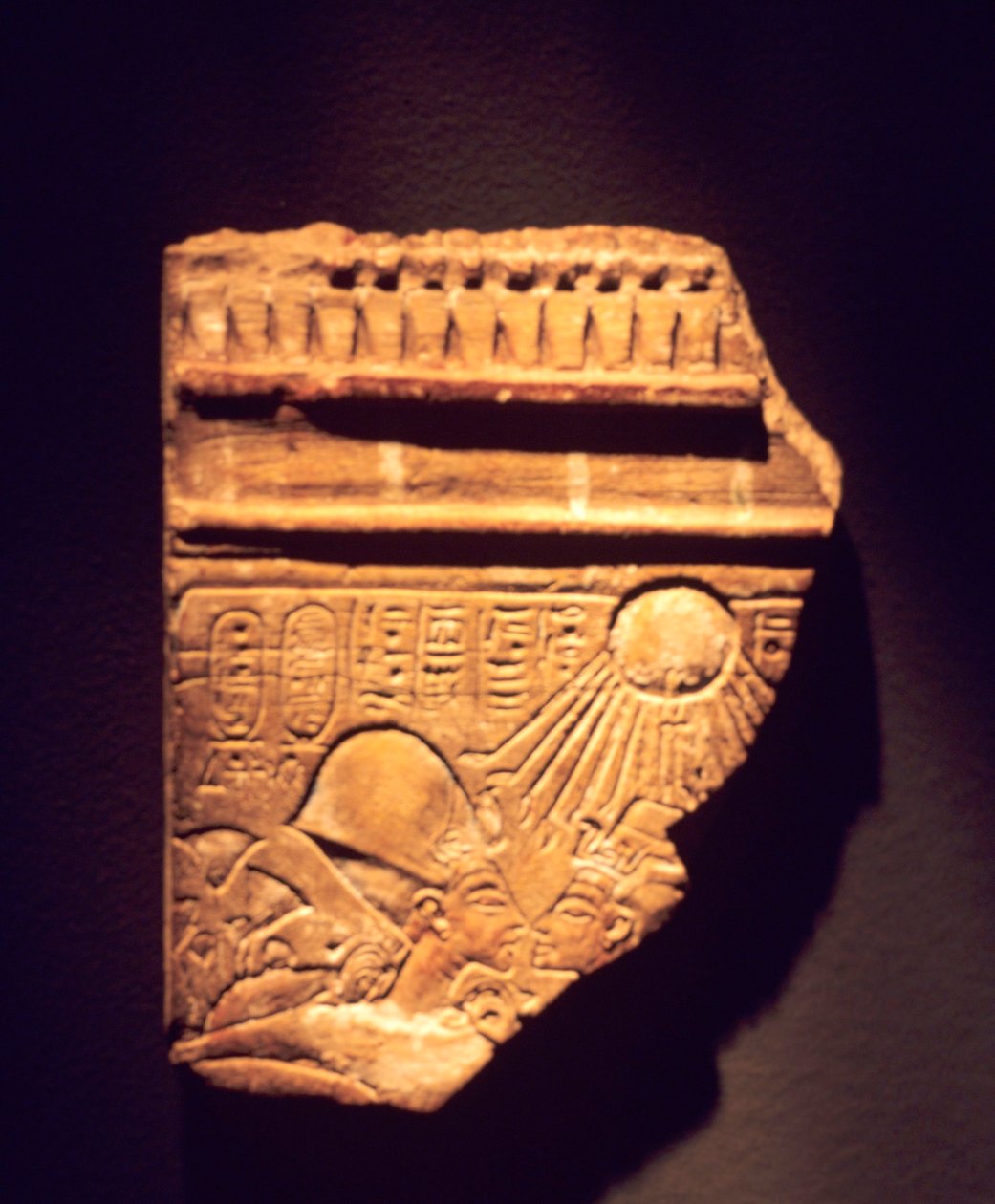 Achenat és Nefertiti domborműtöredék alkotó: Egyptian 18th Dynasty