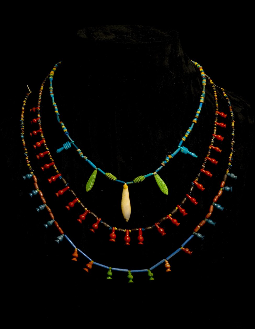 Gyöngy nyakláncok, New Kingdom (fajansz) alkotó: Egyptian 18th Dynasty