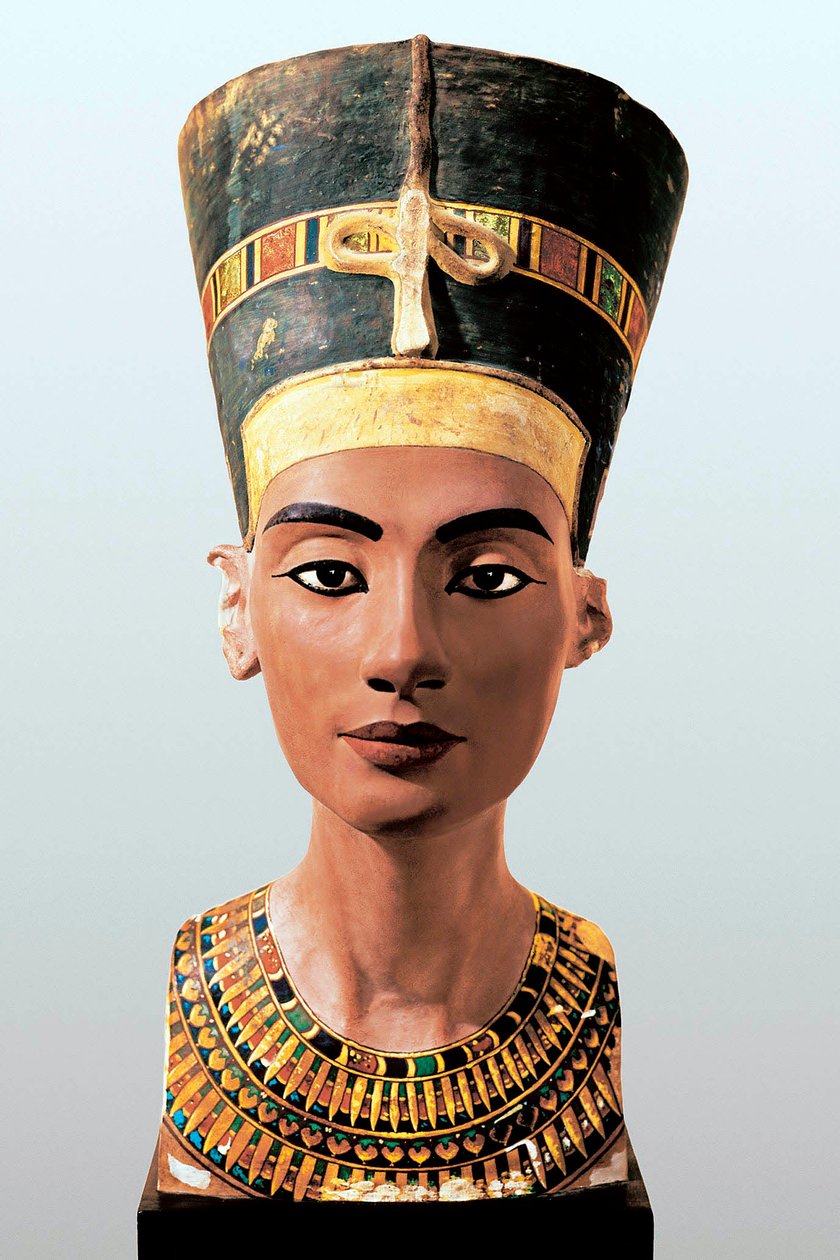 Nefertiti (Kr. e. 1353-1336) egyiptomi királynő mellszobra, Amenophis IV Ehnaton fáraó felesége alkotó: Egyptian 18th Dynasty