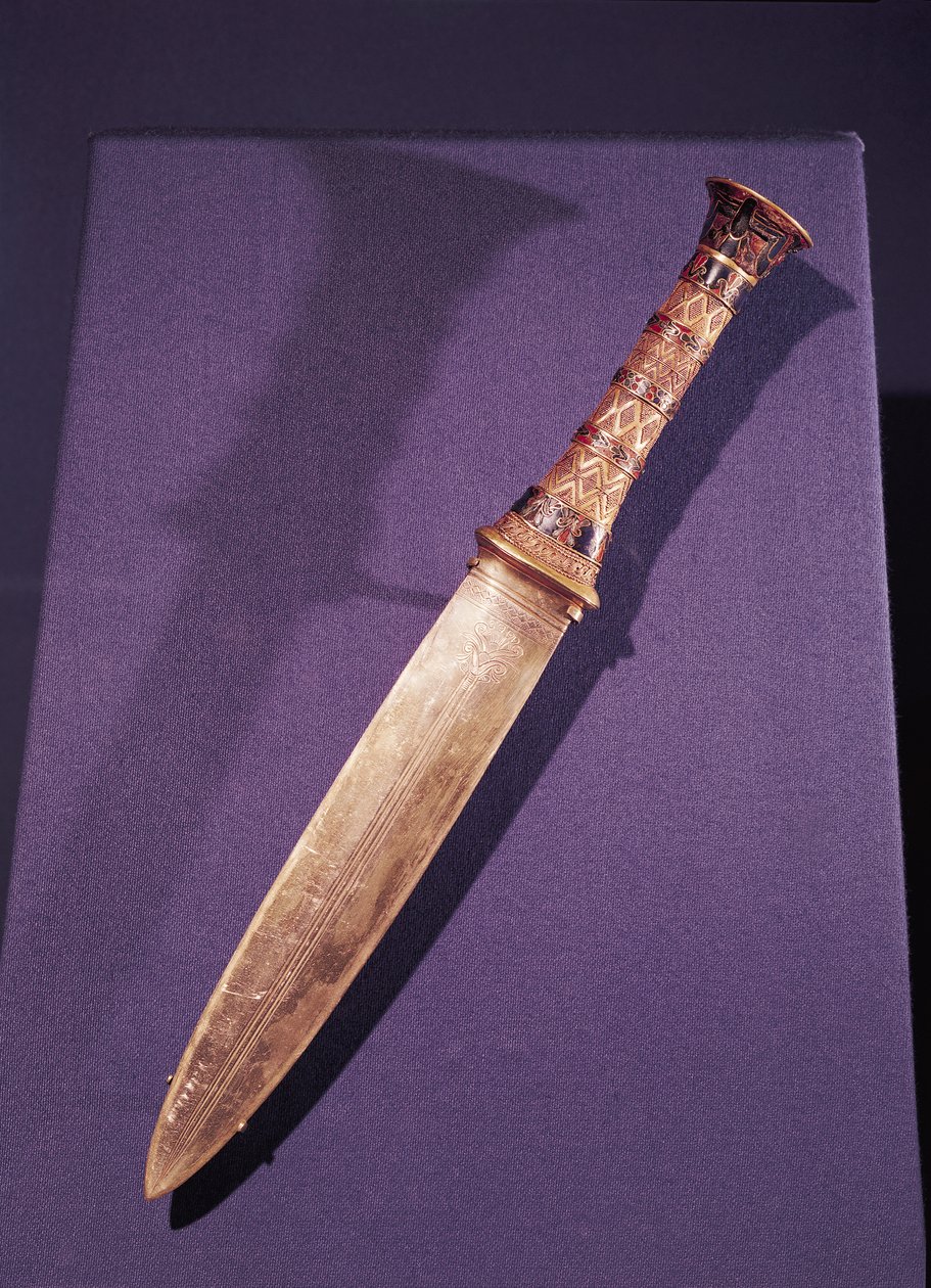 Tőr, Tutanhamon sírjából (Kr. e. 1370-1352) Új Királyság (arany és kloiszon féldrágakőből és üvegből készült alkotás) alkotó: Egyptian 18th Dynasty