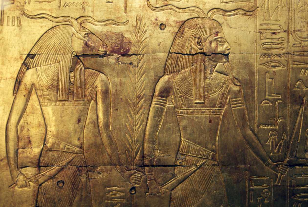 Istenségek, metszet a harmadik arannyal borított temetkezési kápolna hátsó panelén, Tutanhamon kincstára, Egyiptom, egyiptomi civilizáció, Újbirodalom, XVIII. dinasztia alkotó: Egyptian 18th Dynasty