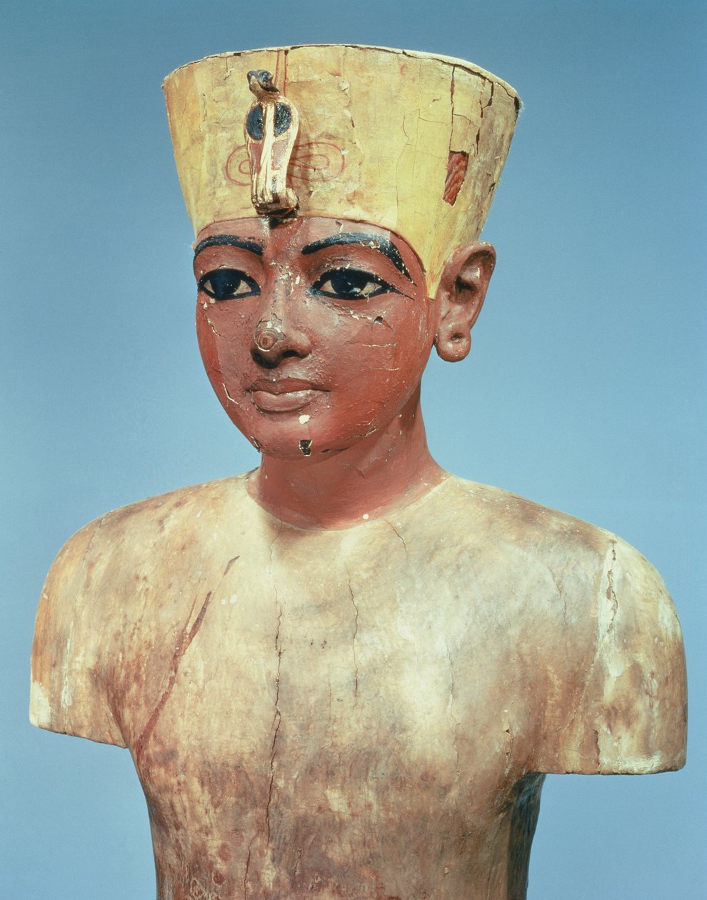 A fiatal Tutanhamon (Kr. e. 1370-52) próbabábuja, aki kompromisszumot visel Alsó-Egyiptom királyainak koronája és Nefertiti fejdíszében (festett és stukkós fa) (lásd: 148193) alkotó: Egyptian 18th Dynasty