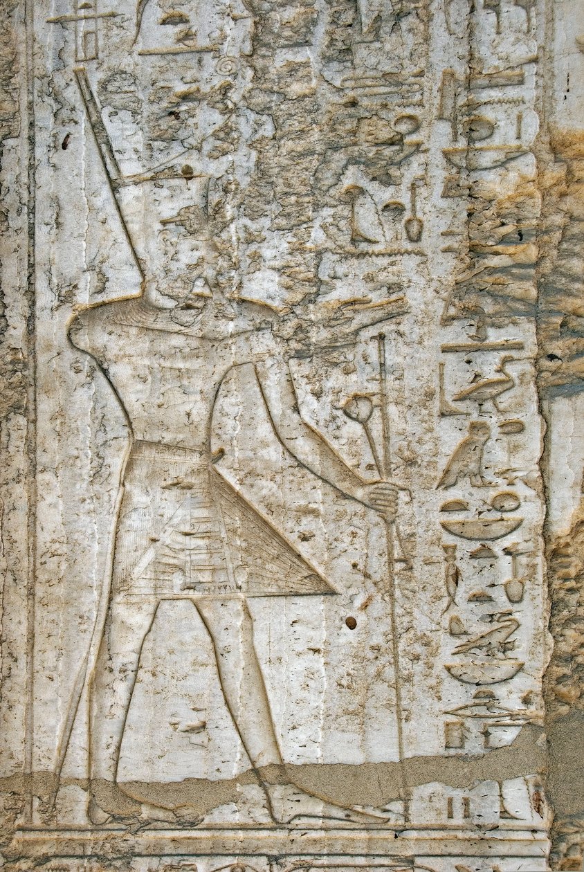 Egyiptomi ókor: IV. Thutmosis fáraót (Kr. e. 1419-1387) ábrázoló albasztromkápolna domborműveinek részlete, amely a hatalom szimbólumait viseli. Karnak Temple Szabadtéri Múzeum Egyiptom alkotó: Egyptian 18th Dynasty