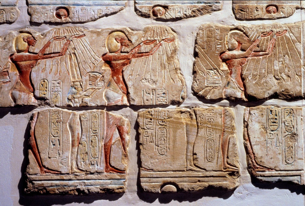 Egyiptomi antikvitás: „” A nap imádása”” Faltöredék gresben IV. Amenophistól Luxorig. Kr.e. 1365-1360. 18. dinasztia alkotó: Egyptian 18th Dynasty