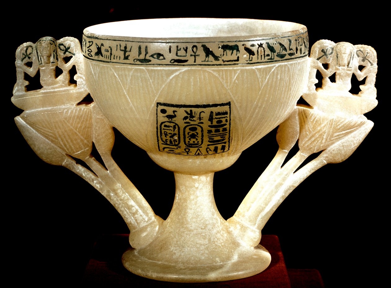 Egyiptomi antikvitás: a thébai jótevők halhatatlanjának pohara. Lótusz alakú albaszterkehely. Tutankhamon (mind-Ankh-amun vagy Tutankhamon) (Kr.e. 1345-1327) 18. dinasztia kincstársától. Thébában, a Királyok Völgyében találták. Kr.e. 1342. Kairó, Egyiptom alkotó: Egyptian 18th Dynasty