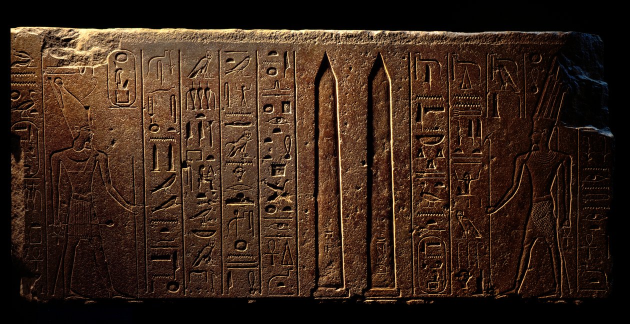 Egyiptomi antikvitás: Hatsepszut királynőt (balra) és két obeliszket ábrázoló vésett freskó részlete Amon templománál – uralkodásának 15. éve (Kr. e. 1475-1468) 18. dinasztia – Luxor, Egyiptomi Művészeti Múzeum alkotó: Egyptian 18th Dynasty