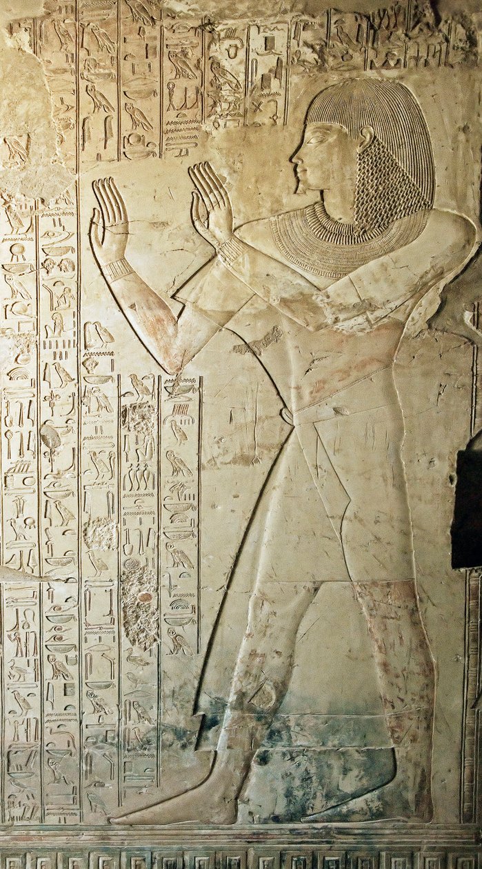 Egyiptomi antikvitás: dombormű Kha em Het (Khaemhat) padlásfelügyelő és írnok Amenophis III udvarában (TT57) a sírból imában távozó képviselő. 18. dinasztia. Kr.e. 1530-1290. Vallee des Nobles. Luxor, Ciszjordánia, Egyiptom alkotó: Egyptian 18th Dynasty