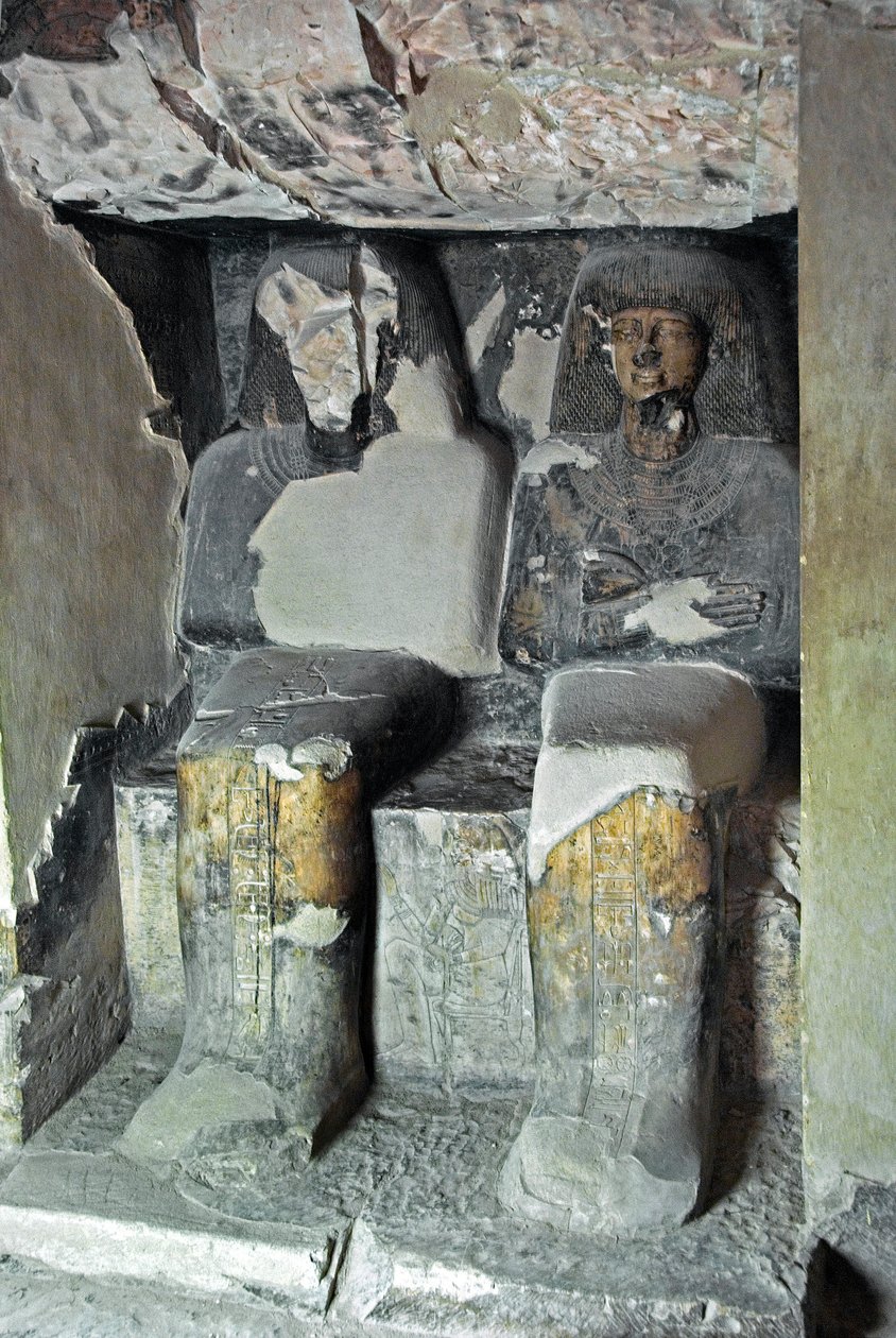 Egyiptomi ókor: szobrok Kha em Het (Khaemhat) padlásfelügyelő és írnok sírja közelében Amenophis III udvarában (TT57), amely az írnokot és Imhotepet képviseli. 18. dinasztia. Kr.e. 1530-1290. Vallee des Nobles. Luxor, Ciszjordánia, Egyiptom alkotó: Egyptian 18th Dynasty