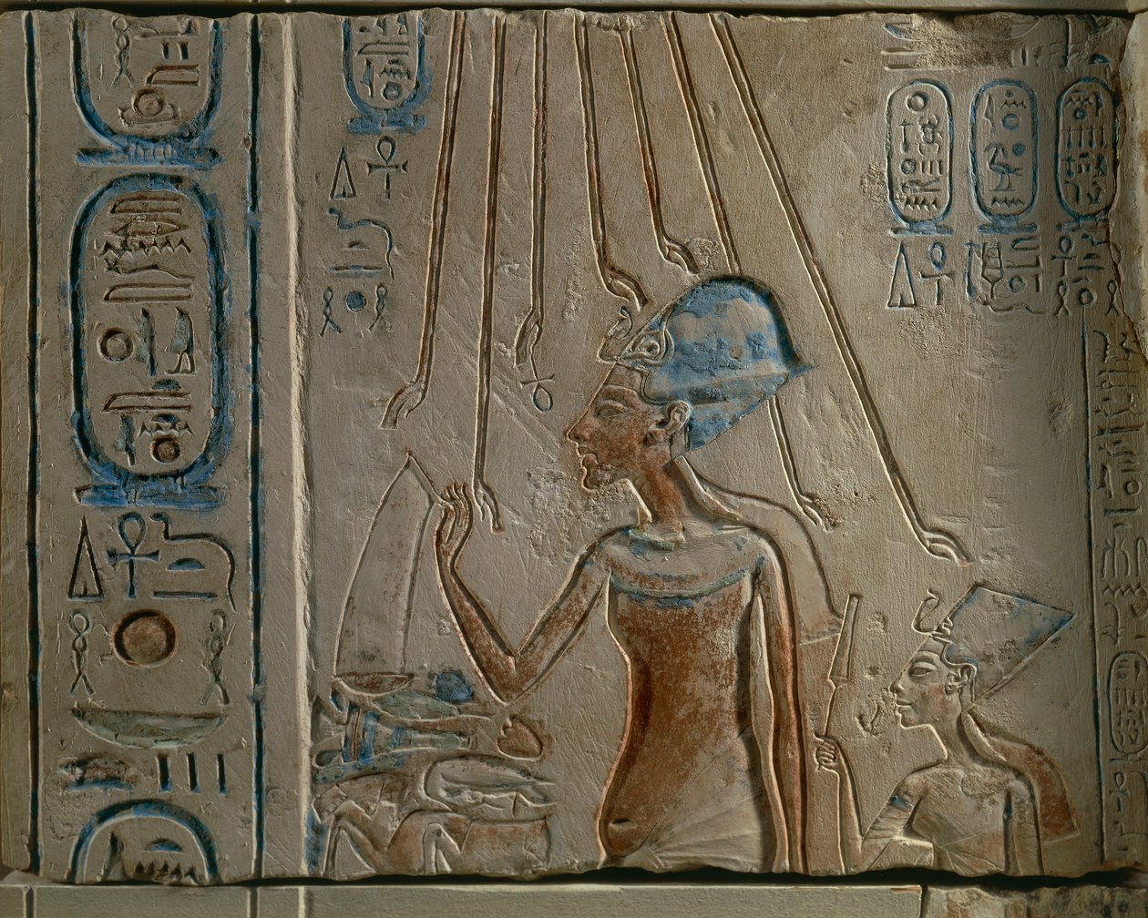 Egyiptomi metszet, amely Ehnatont és Nefertitit ábrázolja a napkorongot imádó Tall al-Amarnából, Egyiptomból, Új Királyságból, XVIII. dinasztia alkotó: Egyptian 18th Dynasty