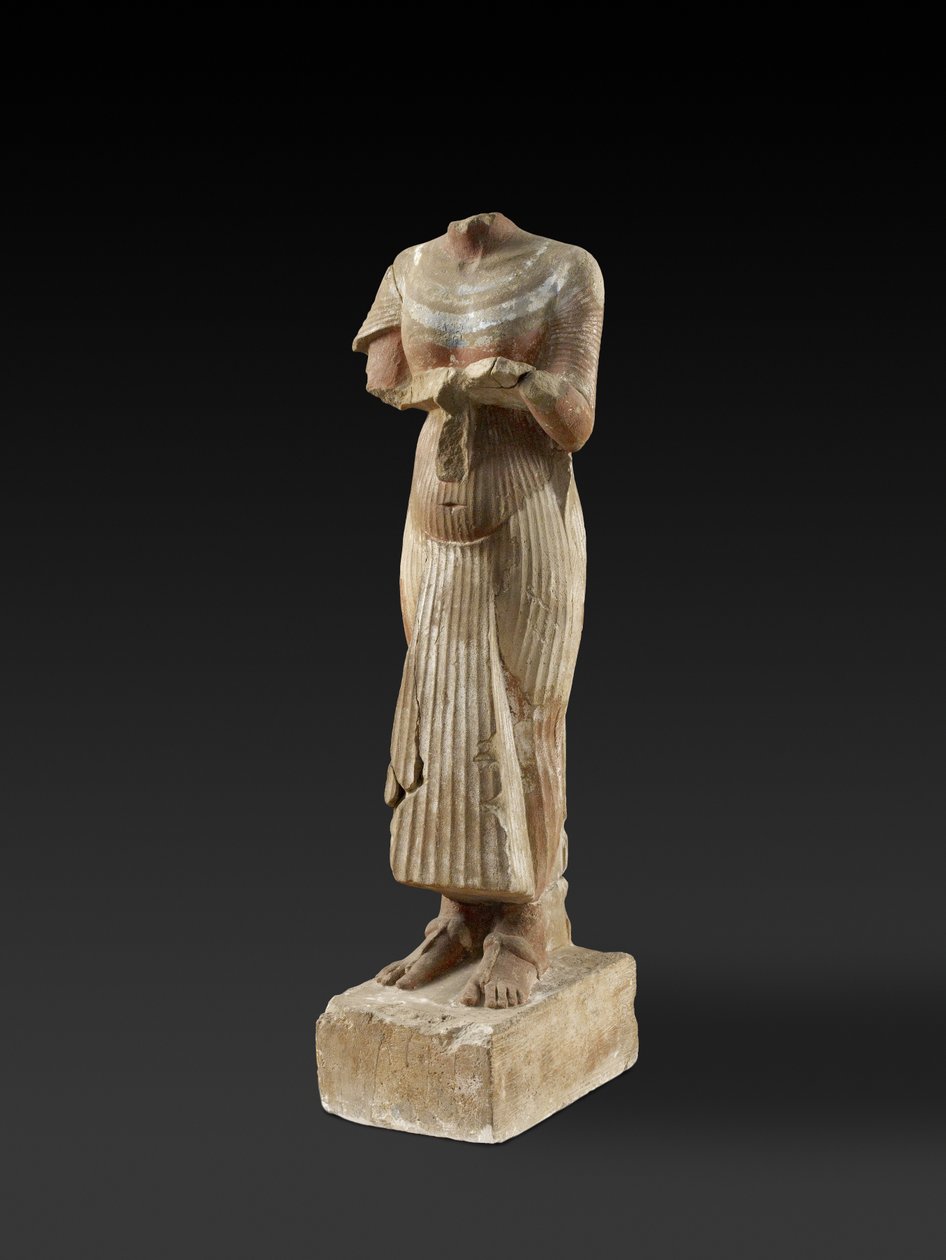 Ehnaton fáraó alakja, aki áldozati asztalt tart (faragott és festett homokkő) alkotó: Egyptian 18th Dynasty