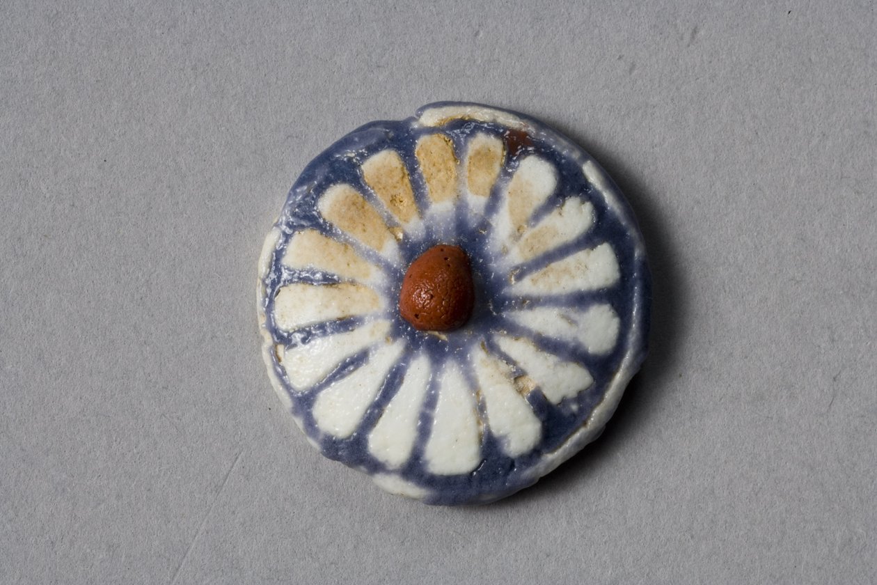 Virágos körlevél, Amarna-korszak, ie 1353-37 (fajansz) alkotó: Egyptian 18th Dynasty