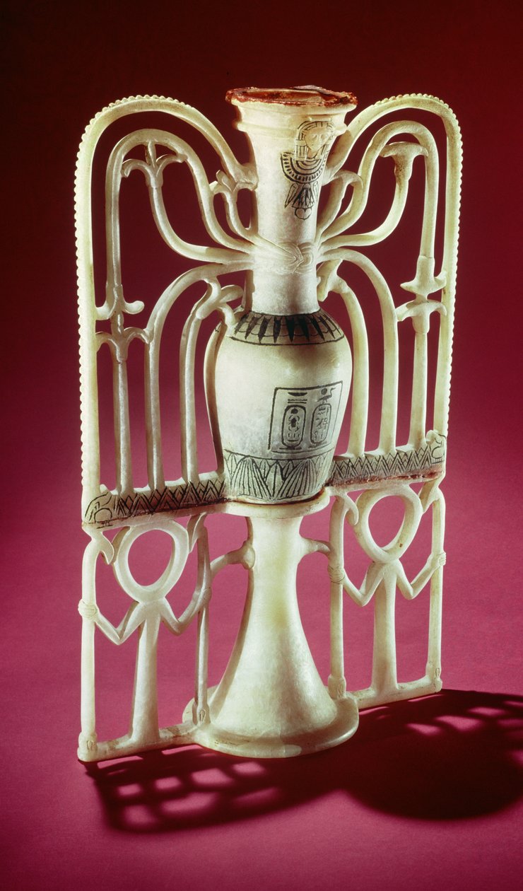 Virágos edény, Tutanhamon sírjából (Kr. e. 1370-1352) Új Királyság (alabástrom) (lásd még: 59230) alkotó: Egyptian 18th Dynasty