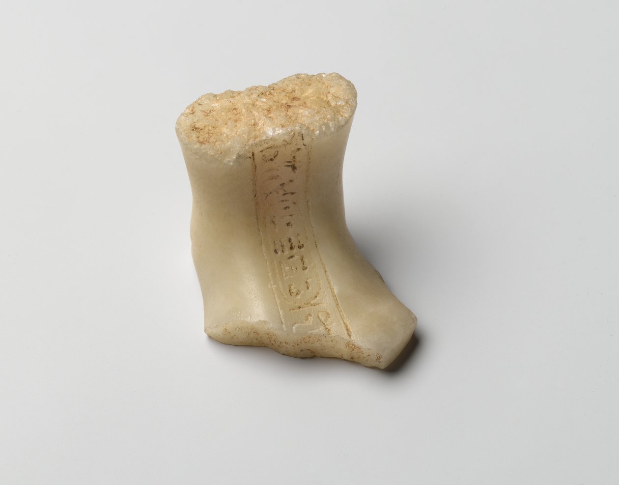 Nefertiti shabti lába, Új Királyság (alabástrom) alkotó: Egyptian 18th Dynasty