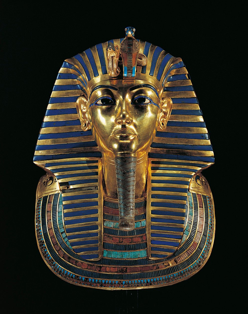 Tutanhamon (i.e. 1347/1338) arany temetési maszkja lapisz lazulival, obszidiánnal és türkizzel kirakva alkotó: Egyptian 18th Dynasty