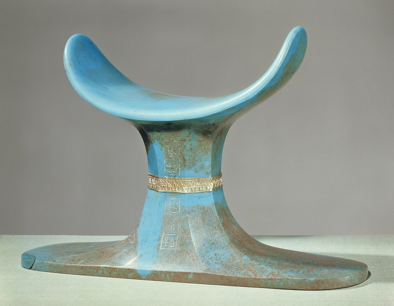 Fejtámla, Tutanhamon sírjából (Kr. e. 1370-52) Új Királyság (kék üvegpaszta) alkotó: Egyptian 18th Dynasty