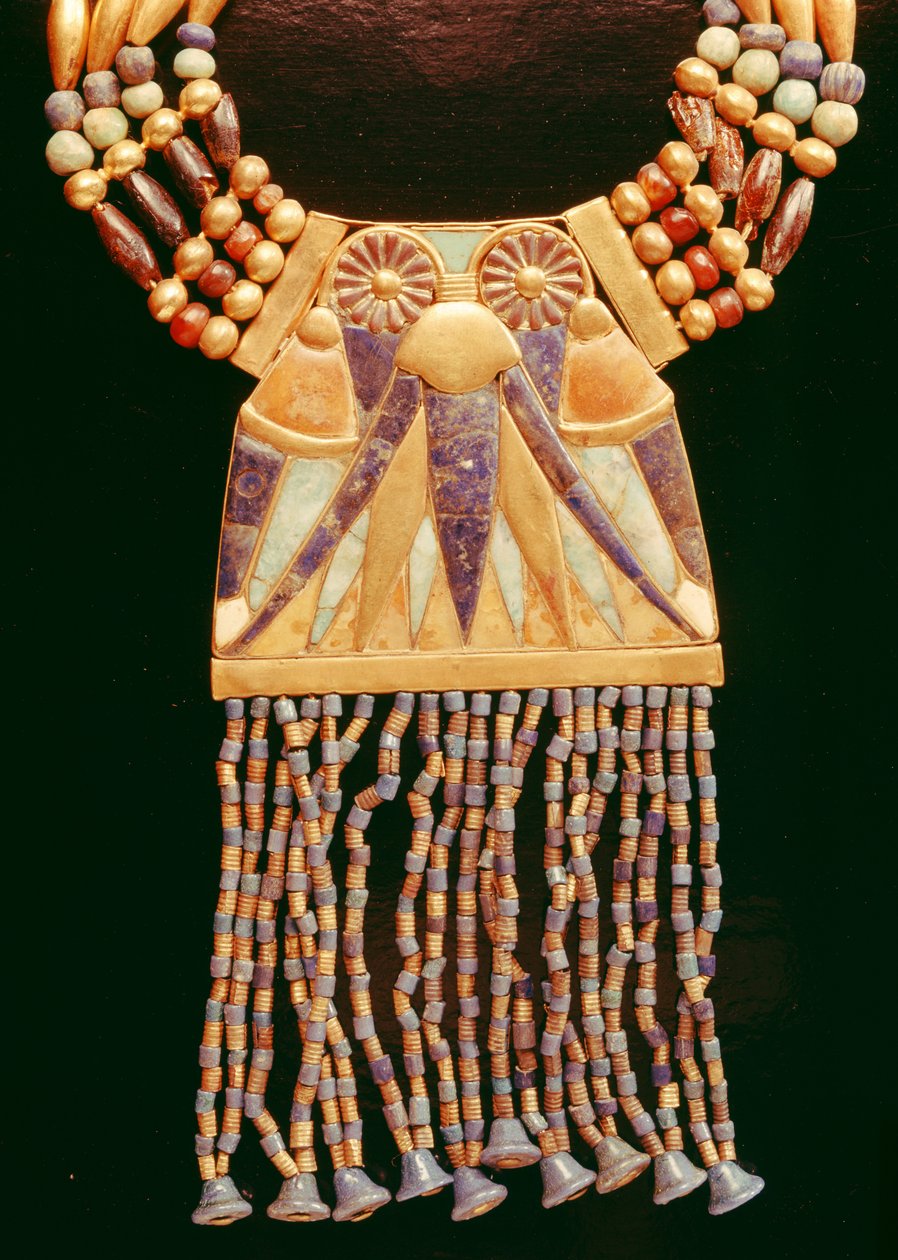 Nyaklánc Hold mellkassal, Tutanhamon sírjából, Új Királyságból (elektrum, földpát, lapis lazuli és aranygyöngyök) (391005 részlet) alkotó: Egyptian 18th Dynasty