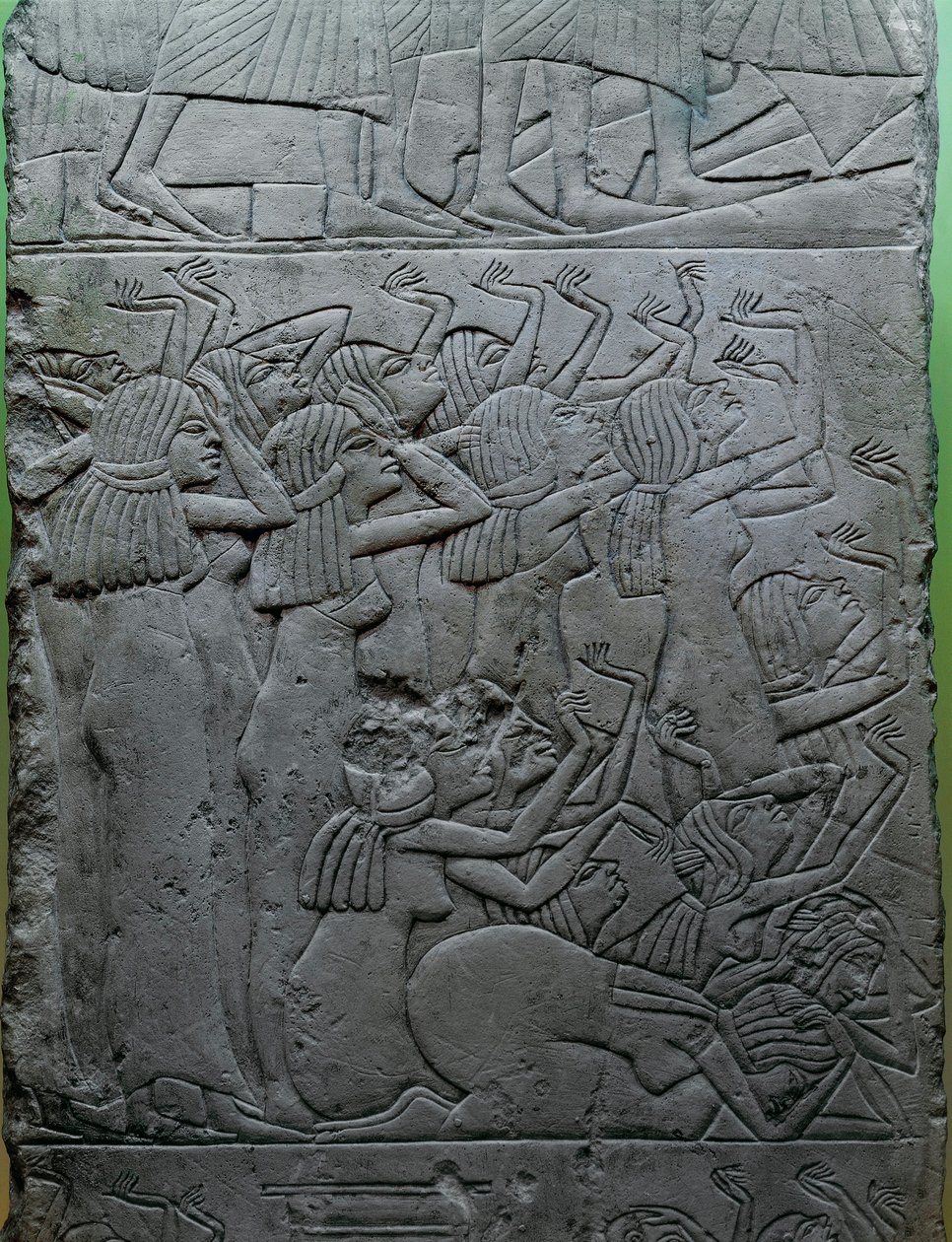 Festett mészkő dombormű, amely a fáraó feletti sírbatételt ábrázolja, Horemheb király sírjából. alkotó: Egyptian 18th Dynasty