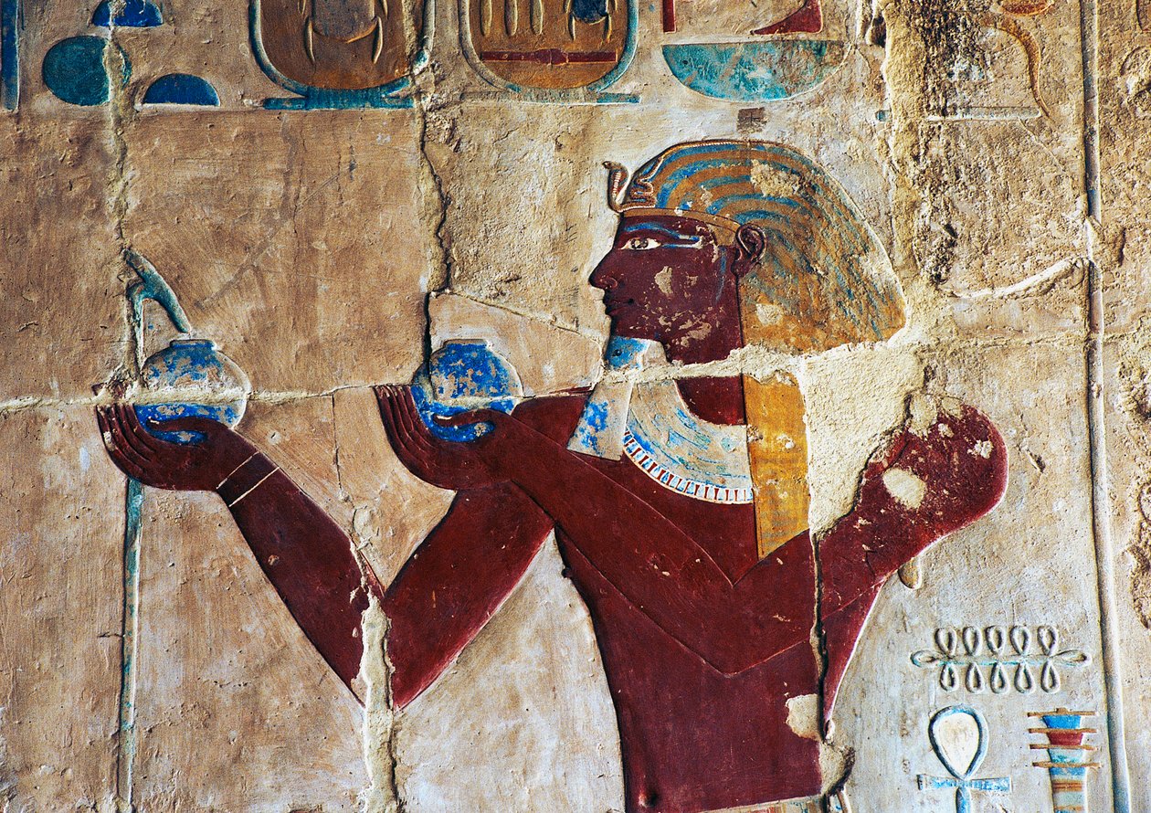 Thutmose festett domborműve, amint bort kínál Sokarisnak, Hatsepszut halotti temploma, Deir el-Bahari, Luxor, Théba (Unesco Világörökség listája). alkotó: Egyptian 18th Dynasty