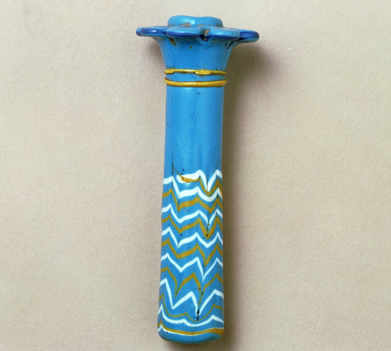Pálmaoszlopos karalábé, Amarnából, Új Királyságból (átlátszatlan türkiz) (44958 részlet) alkotó: Egyptian 18th Dynasty