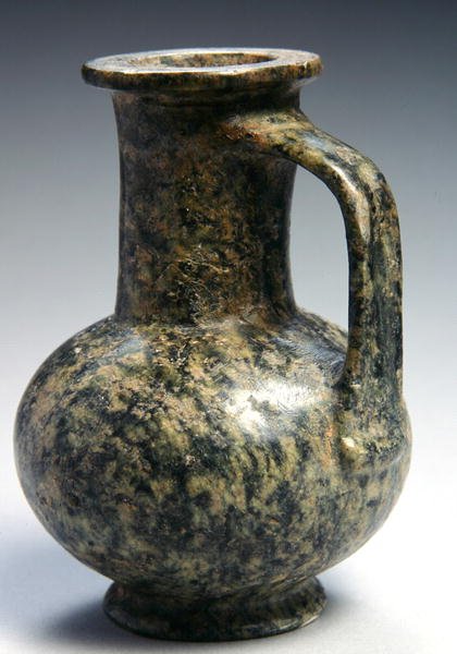 Korsó, Újbirodalom, Kr.e. 1479-1353 körül (zöld szerpentin) alkotó: Egyptian 18th Dynasty