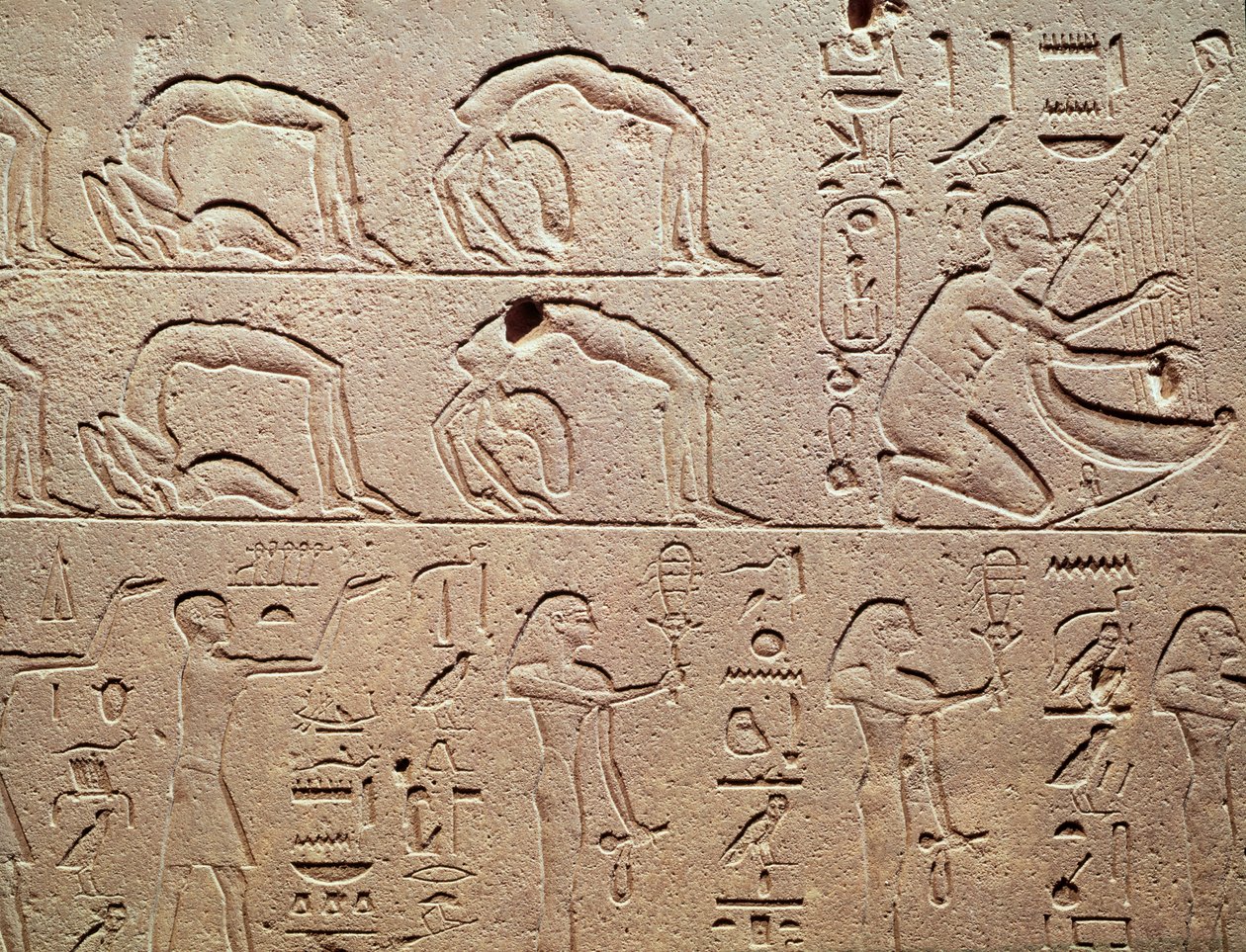 Akrobatákat és hárfást ábrázoló dombormű Karnakból, Új Királyságból alkotó: Egyptian 18th Dynasty