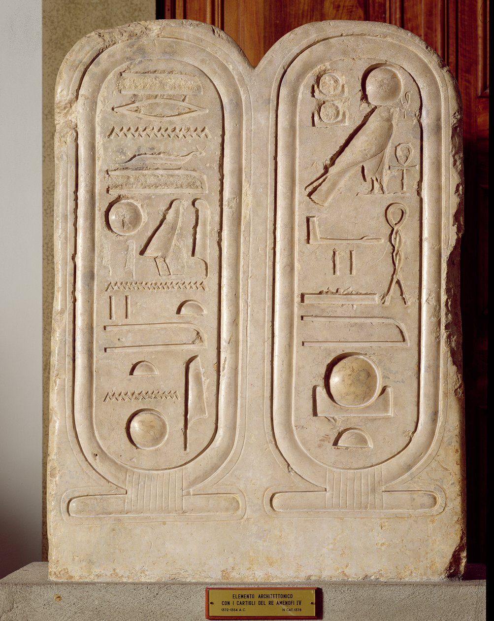 Dombormű IV. Amenophis (1379-1362) kartuszjával, Új Királyság, Kr.e. 1372-1354 (mészkő) alkotó: Egyptian 18th Dynasty