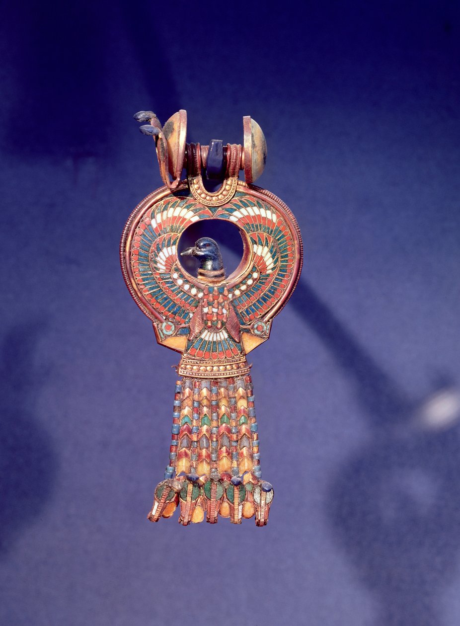 Jobb fülbevaló egy pár fülbevaló kékmadárral, Tutanhamon sírjából, a Királyok Völgye, Théba, Kr.e. 1347-37 (arany és olvadt üveg) (lásd még: 344028) alkotó: Egyptian 18th Dynasty