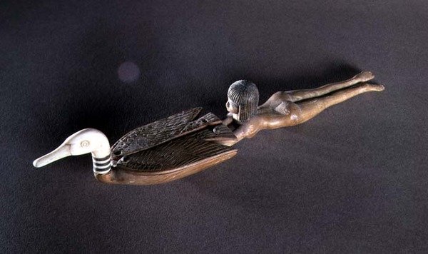Lapított nyelű kanál úszó formájú, Új Királyság, ie 1400 körül (fa és elefántcsont) (lásd még: 187051) alkotó: Egyptian 18th Dynasty