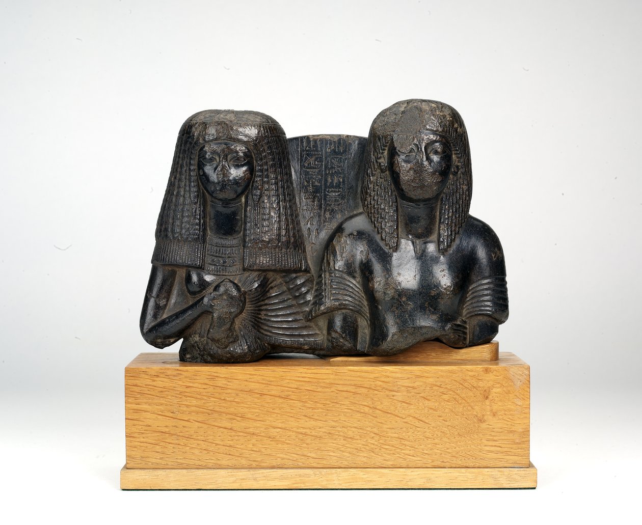 Huy katonatiszt és felesége, Nay szobra, Amun énekesnője, Új Királyság (steatit) alkotó: Egyptian 18th Dynasty