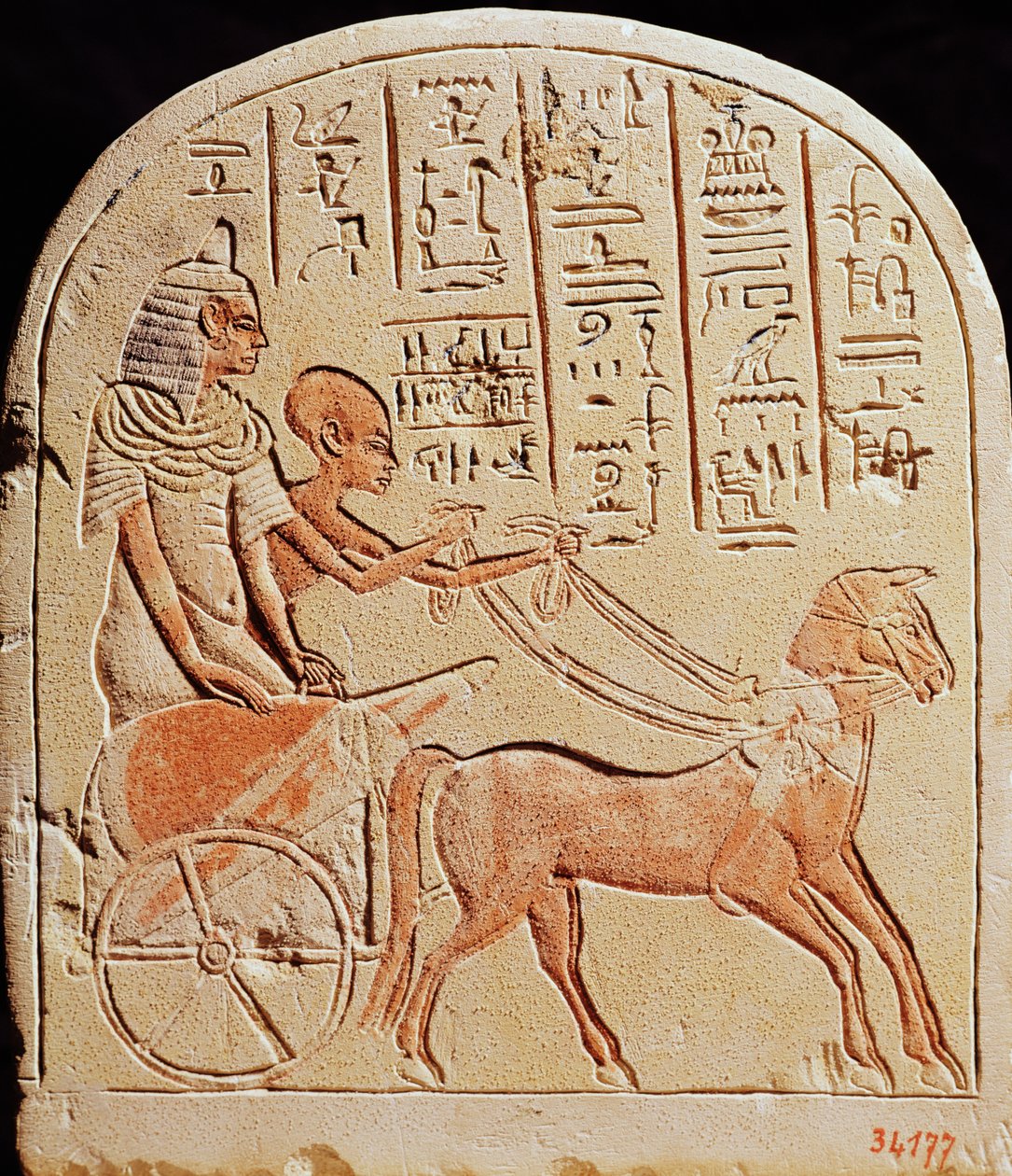 Sztela, amely egy írnokot ábrázol, aki szekeret vezet, Tell El-Amarnából, Új Királyságból, Kr.e. 1353-1337 alkotó: Egyptian 18th Dynasty